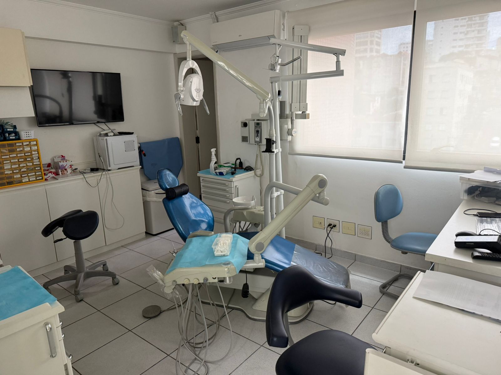 Consultório odontológico com estrutura moderna